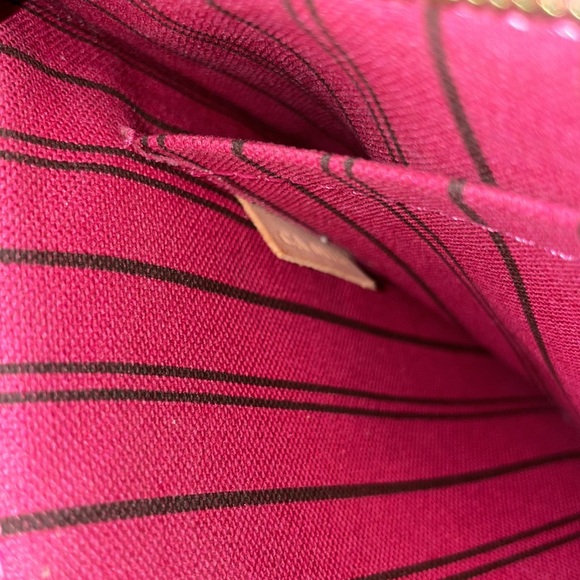 Louis Vuitton Neverfull MM Pochette - Picture 8 of 9